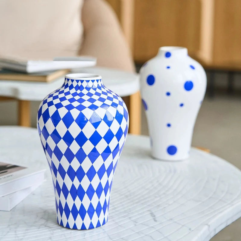 Vaso Cerâmico Azul com Padrão Geométrico